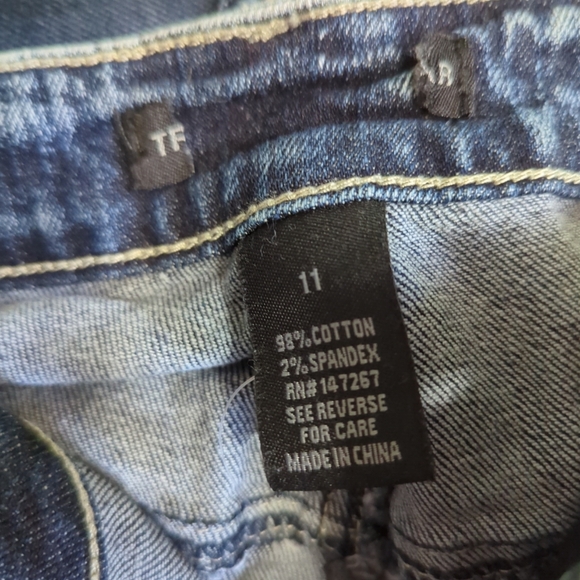 Shorts Distressed Denim W/Rhinestones Women's size 11 Blue Low Rise NWT - Picture 6 of 16